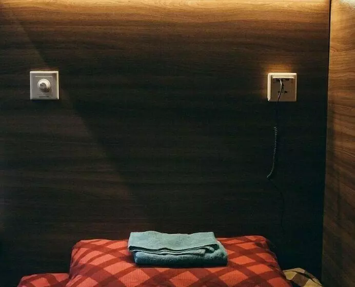Anchor Park Capsule Hostel