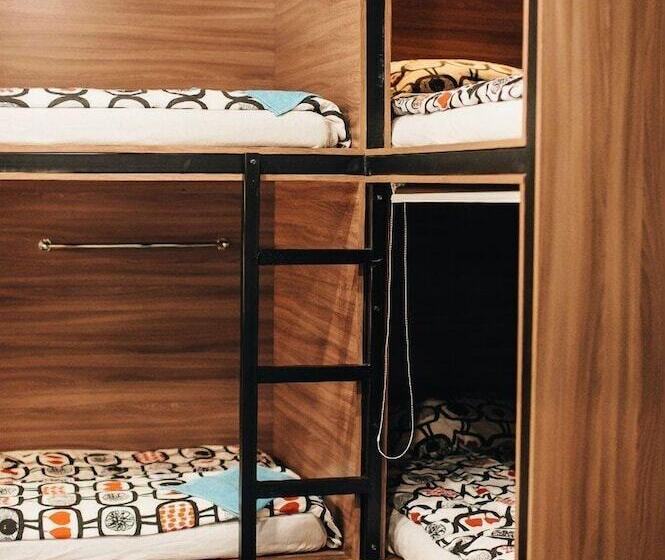 Anchor Park Capsule Hostel