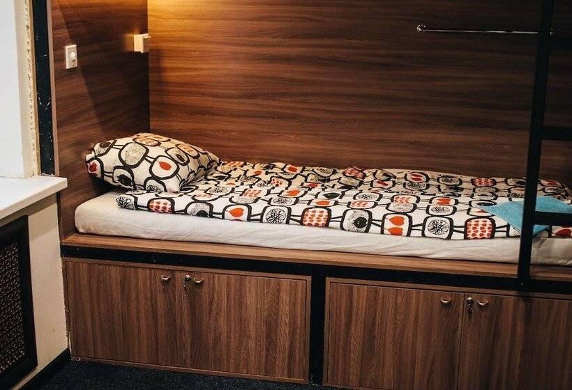 Anchor Park Capsule Hostel