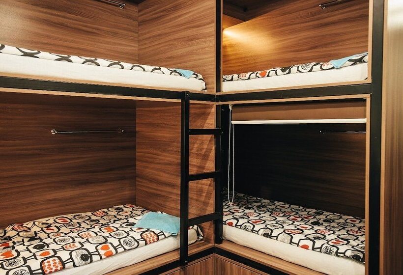 Anchor Park Capsule Hostel
