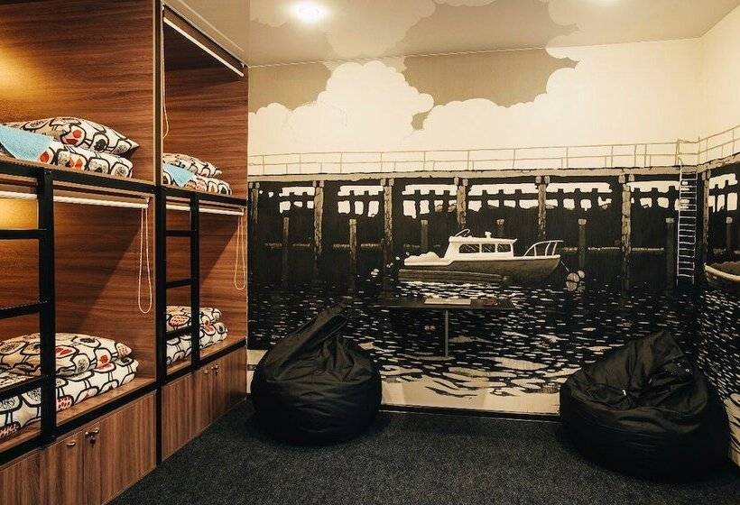 Anchor Park Capsule Hostel