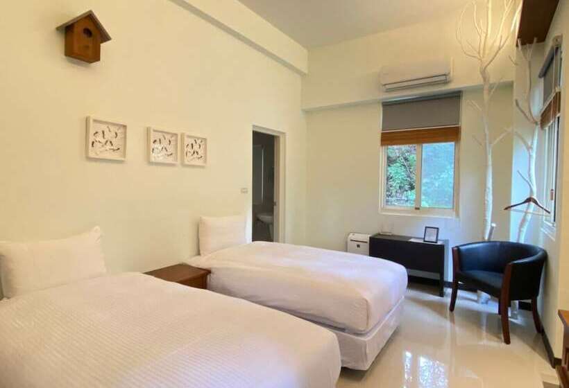 تختخواب و صبحانه Reindeer Miaoli Green Wave