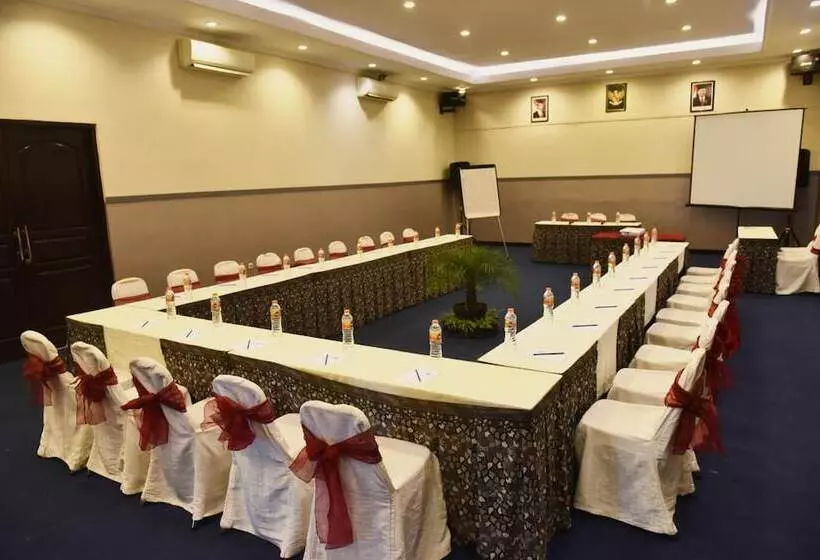 Hotel 88 Diponegorojember By Wh