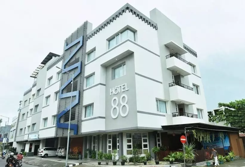 Hotel 88 Diponegorojember By Wh