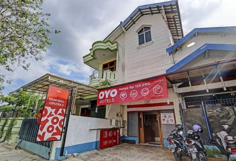 Hotelli Reddoorz Near Mall Ciputra 2