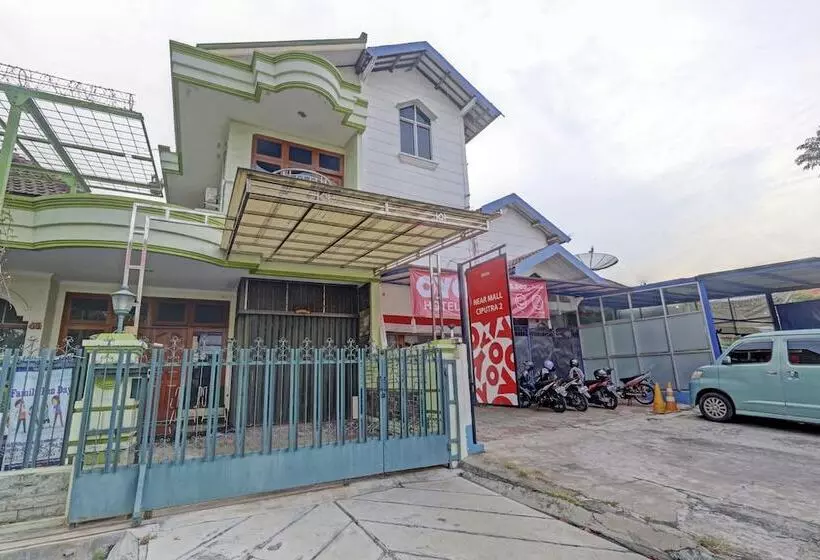 Hotelli Reddoorz Near Mall Ciputra 2