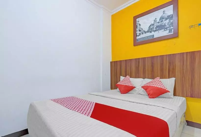 Hotelli Reddoorz Near Mall Ciputra 2