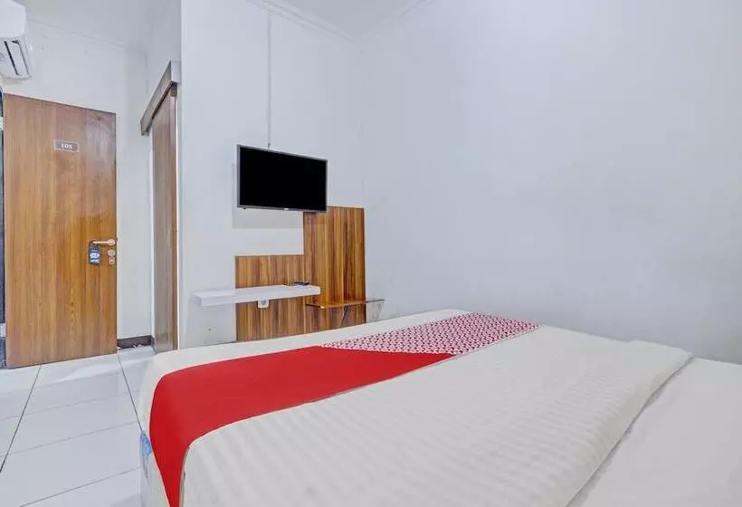 Hotelli Reddoorz Near Mall Ciputra 2