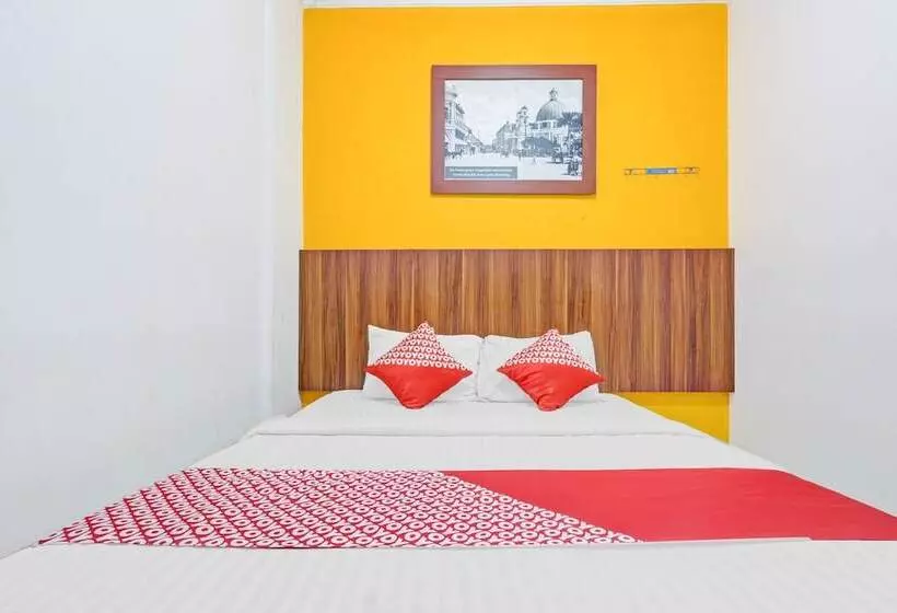 Hotelli Reddoorz Near Mall Ciputra 2