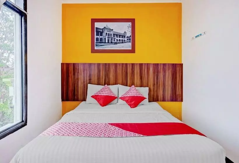 Hotelli Reddoorz Near Mall Ciputra 2