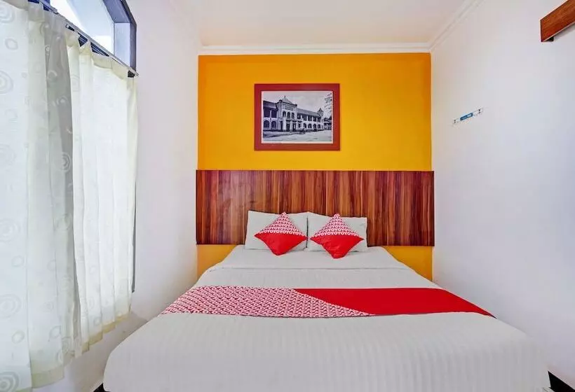 Hotelli Reddoorz Near Mall Ciputra 2