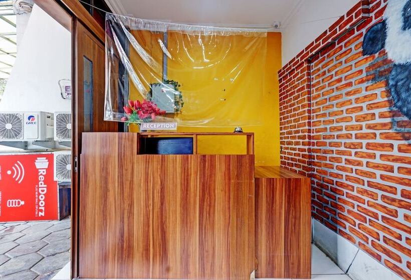 فندق Reddoorz Near Mall Ciputra 2