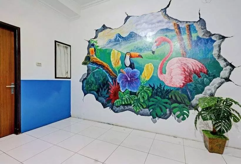 Hotelli Reddoorz Near Mall Ciputra 2