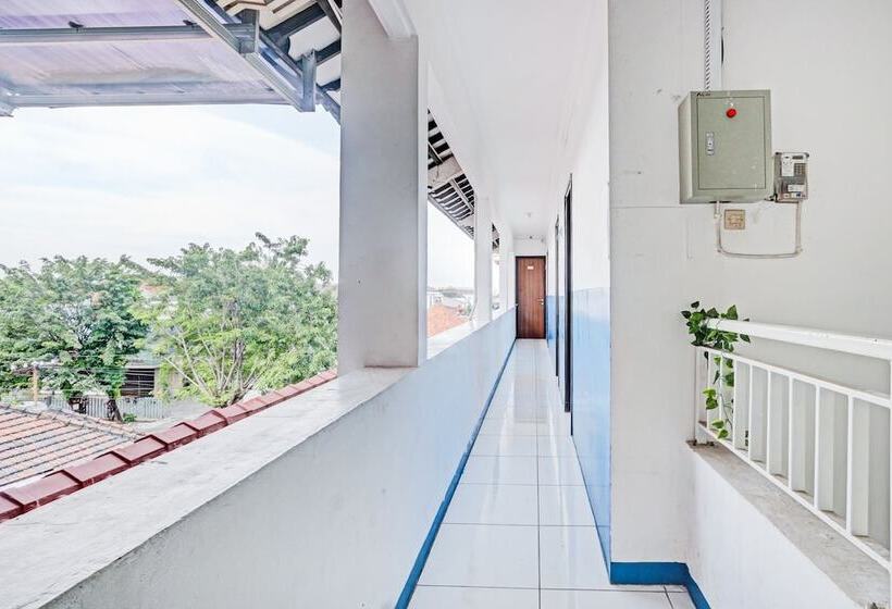 فندق Reddoorz Near Mall Ciputra 2