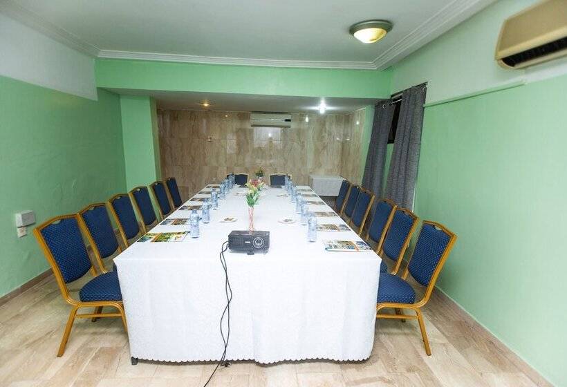 בית מלון כפרי Sam S Cottage