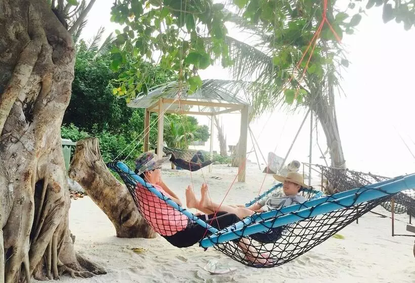 پانسیون Noovilu Suites Maldives