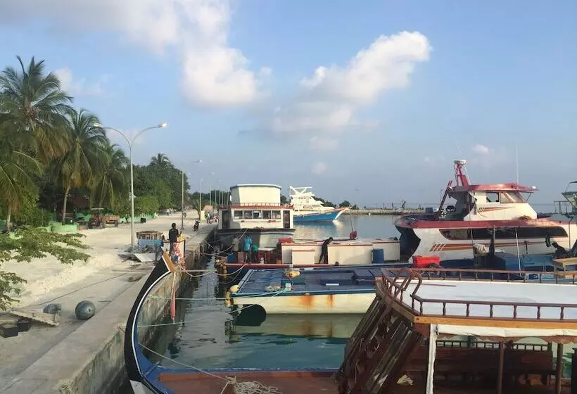 پانسیون Noovilu Suites Maldives