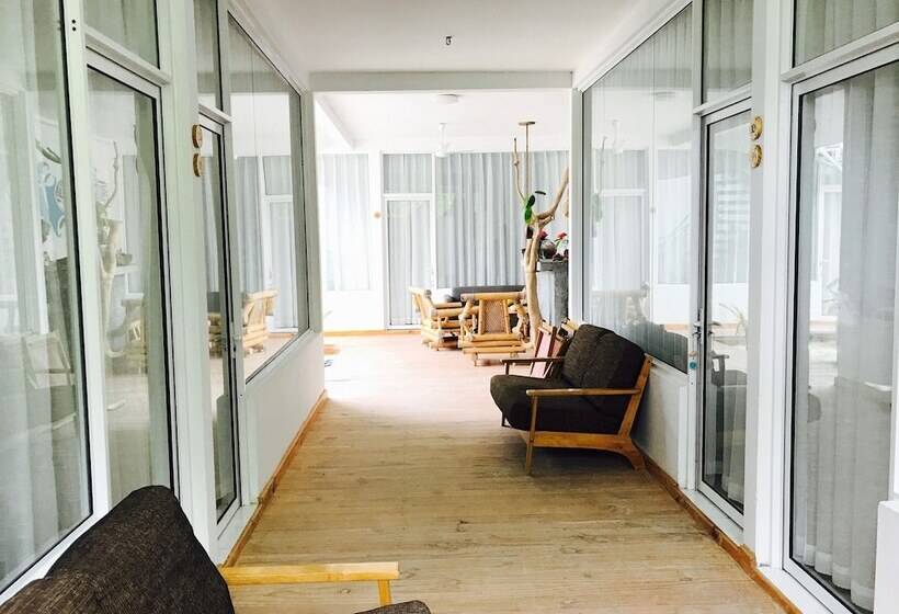 Pensió Noovilu Suites Maldives