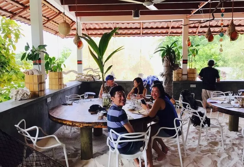 پانسیون Noovilu Suites Maldives