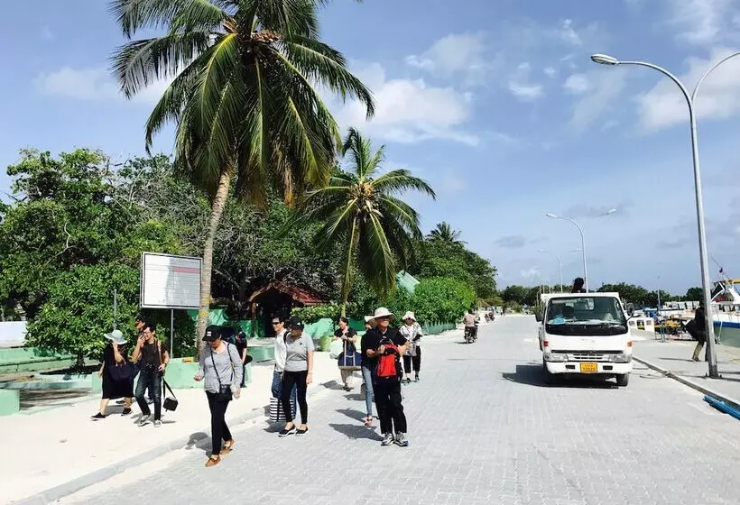 پانسیون Noovilu Suites Maldives