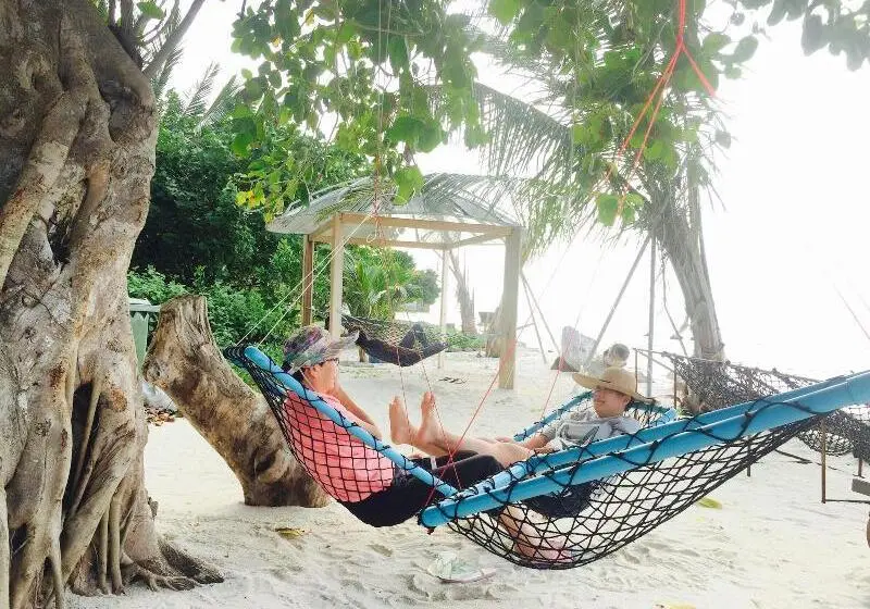 پانسیون Noovilu Suites Maldives