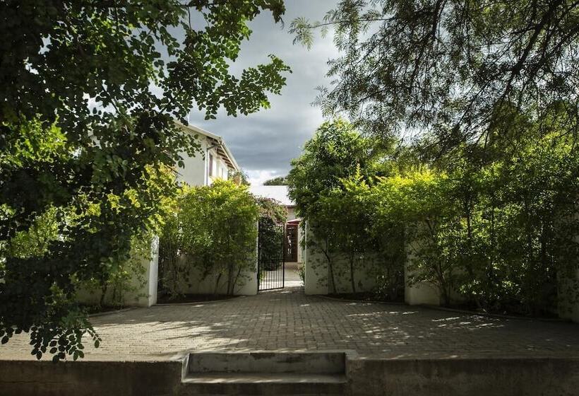 پانسیون Out Of Africa Guesthouse