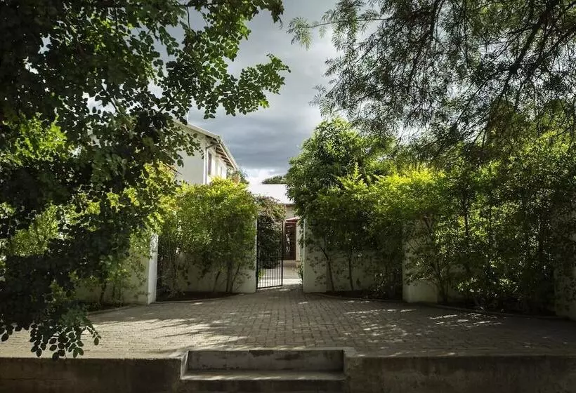 پانسیون Out Of Africa Guesthouse