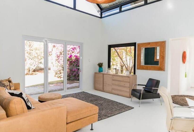 پانسیون Out Of Africa Guesthouse