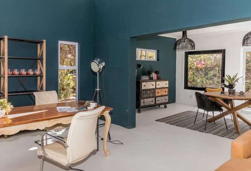 پانسیون Out Of Africa Guesthouse