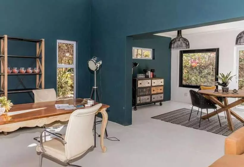 پانسیون Out Of Africa Guesthouse