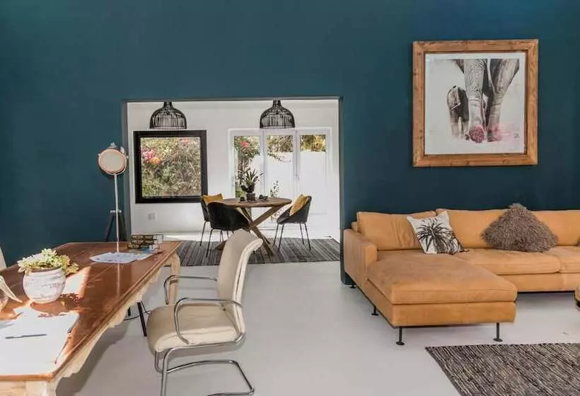 پانسیون Out Of Africa Guesthouse