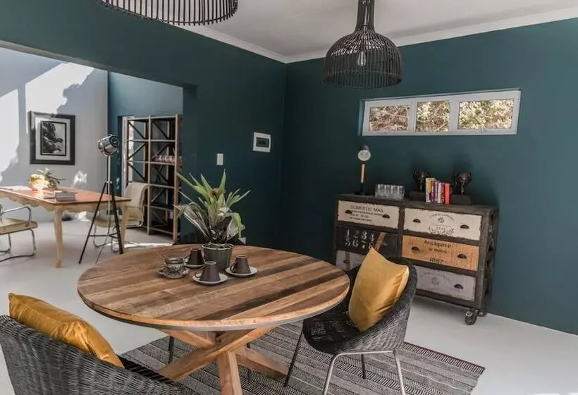 پانسیون Out Of Africa Guesthouse