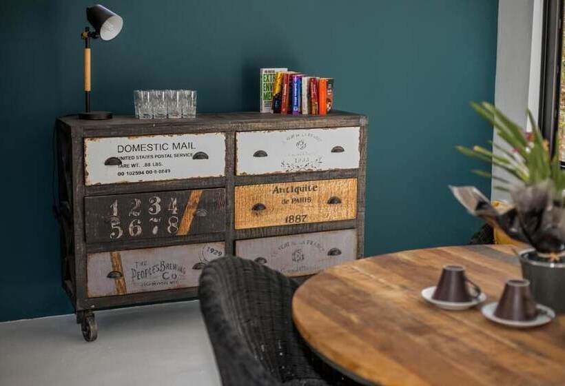 پانسیون Out Of Africa Guesthouse