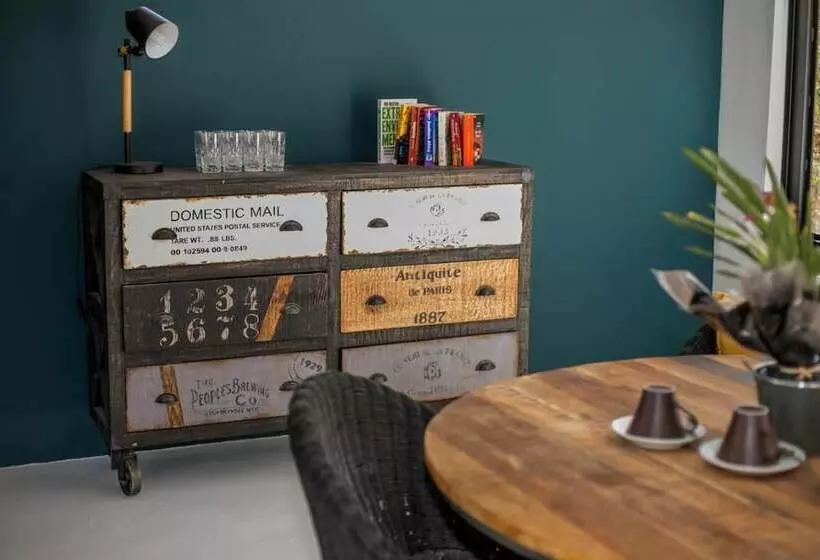 پانسیون Out Of Africa Guesthouse