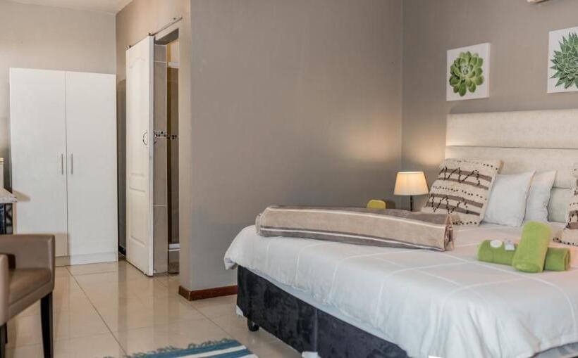 پانسیون Out Of Africa Guesthouse