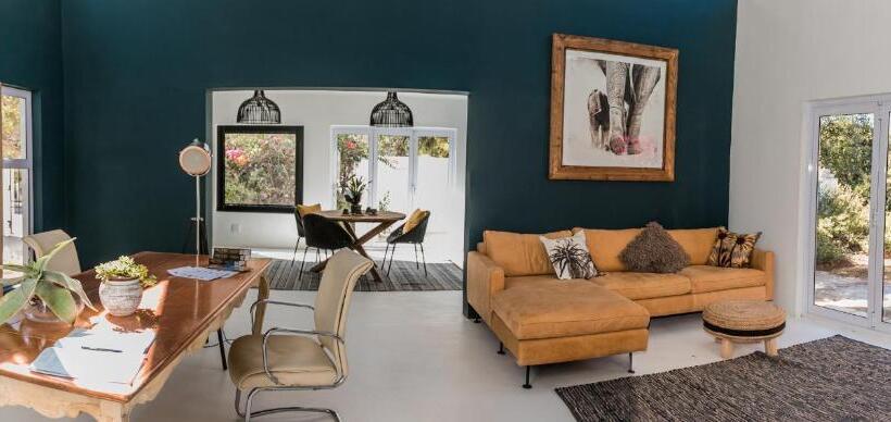 پانسیون Out Of Africa Guesthouse