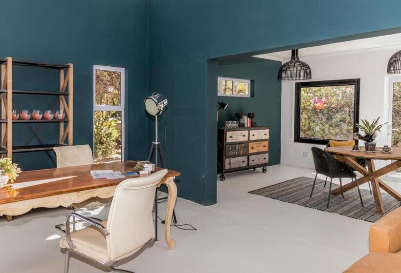 پانسیون Out Of Africa Guesthouse