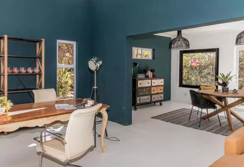 پانسیون Out Of Africa Guesthouse