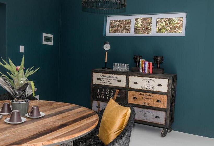 پانسیون Out Of Africa Guesthouse