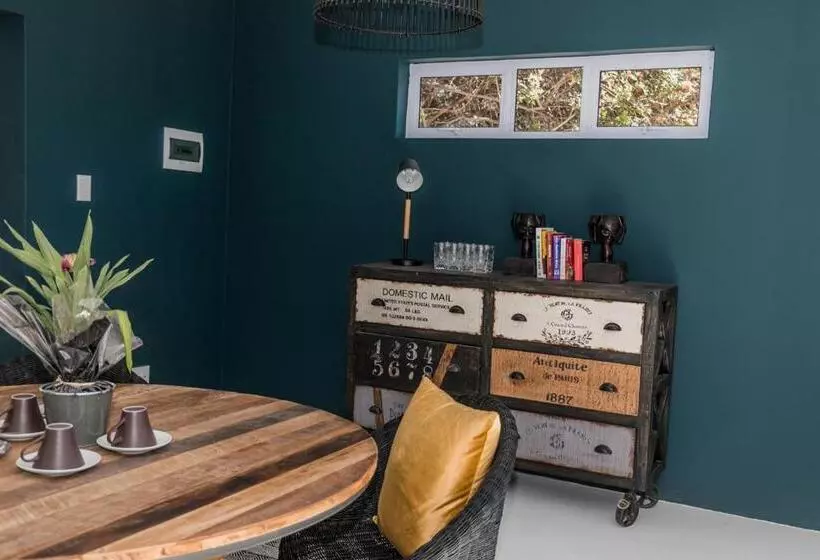 پانسیون Out Of Africa Guesthouse