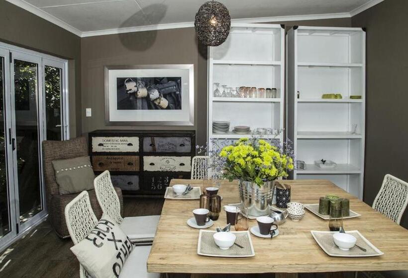 پانسیون Out Of Africa Guesthouse