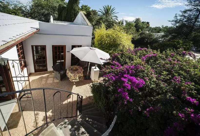 پانسیون Out Of Africa Guesthouse