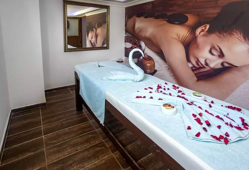Hotel Ces Club