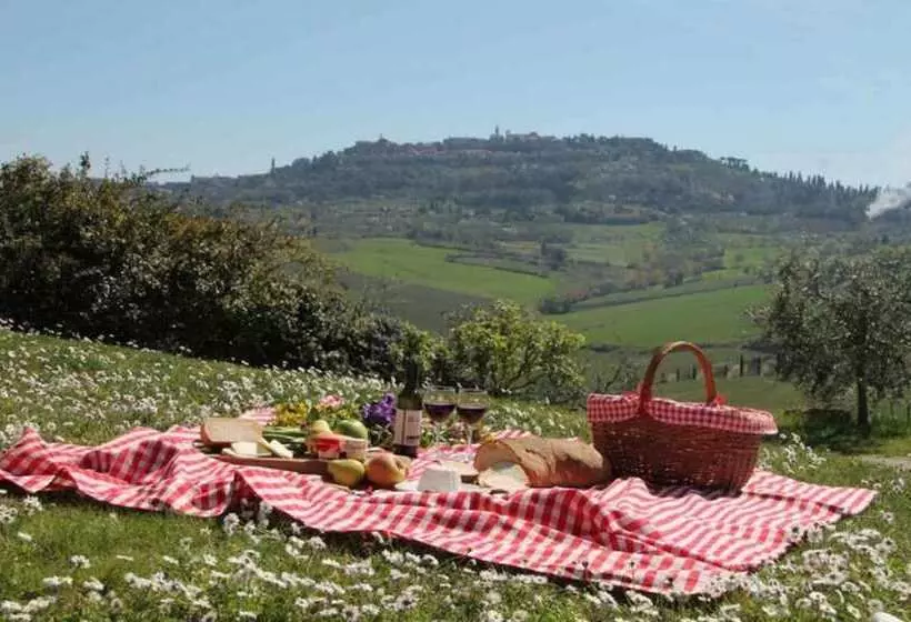هتل Fattoria La Loggia