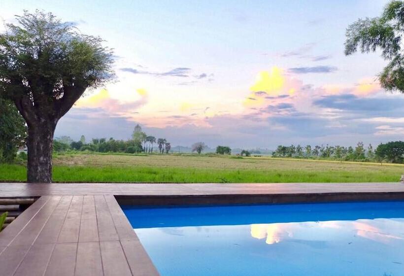 ホテル Lanna House Lanna Hut Chiangmai