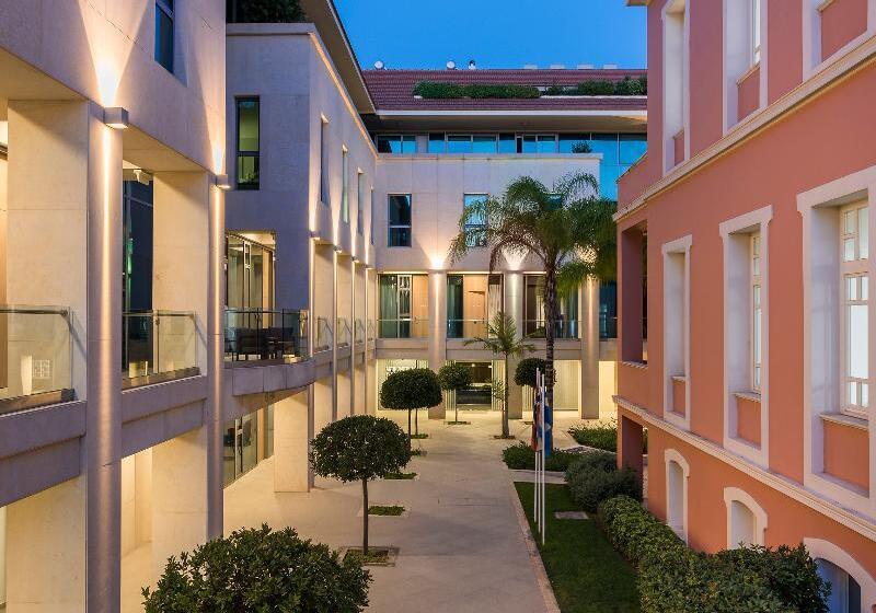 هتل Trianon Luxury Apartments & Suites