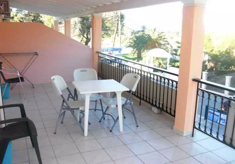 هتل Asprokavos Beach Apartment