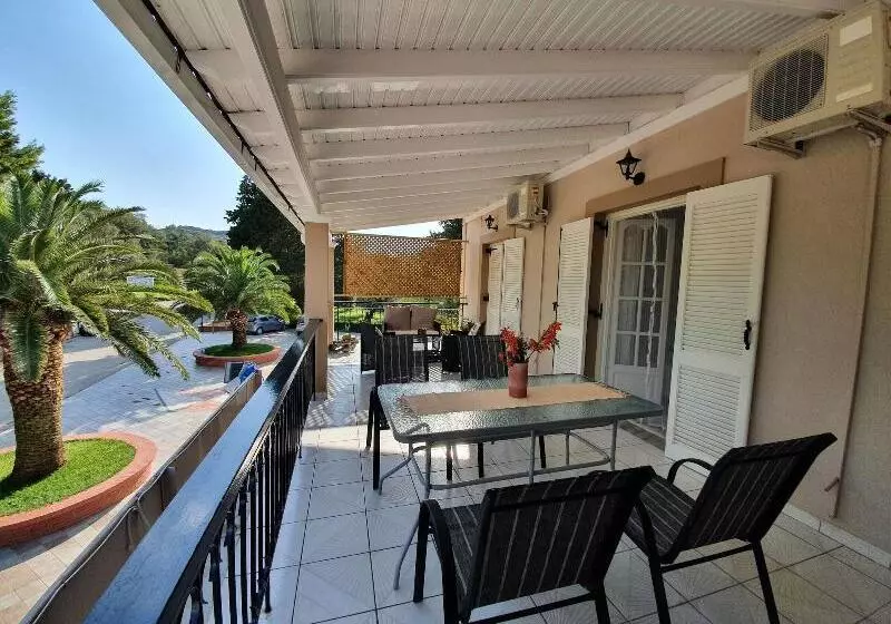 هتل Asprokavos Beach Apartment