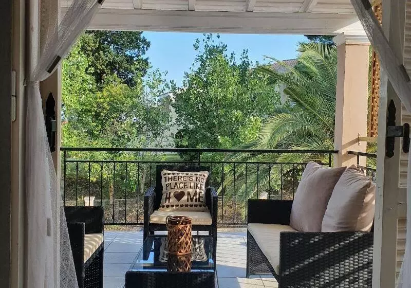 هتل Asprokavos Beach Apartment
