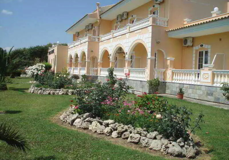 هتل Asprokavos Beach Apartment